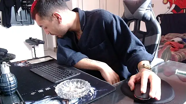 malek xarx  online show from March 9, 2026, 2:10 pm