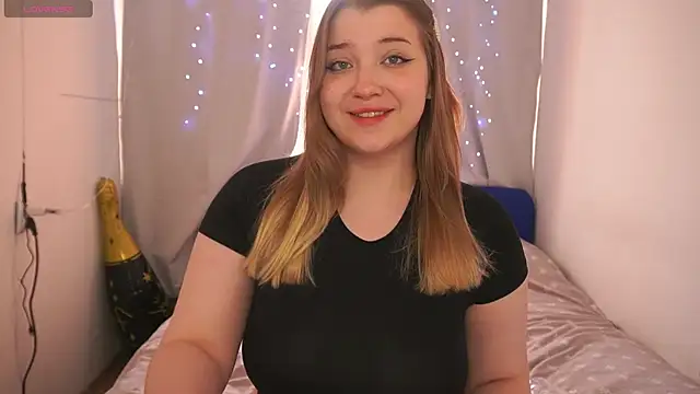 Snapshot of CuteSharloti chatting on June 15, 2026, 4:09 pm CuteSharloti online show from June 15, 2026, 4:09 pm