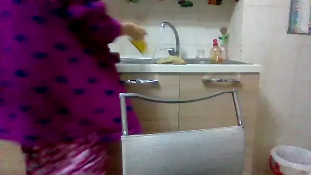 Kelly80 online show from November 18, 2025, 3:56 am