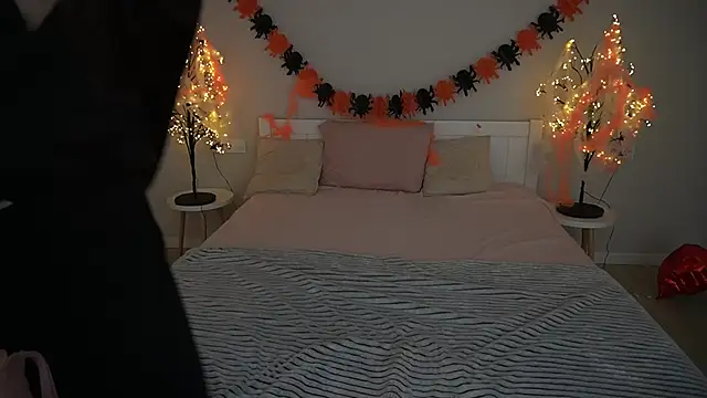 BerryDiva online show from October 19, 2025, 6:03 am