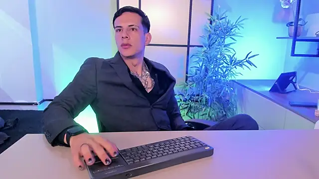 Snapshot of Dustin_Sonne chatting on June 7, 2026, 3:32 am Dustin Sonne online show from June 7, 2026, 3:32 am