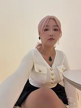 Snapshot of winter11 chatting on September 24, 2025, 6:28 am winter11 online show from September 24, 2025, 6:28 am