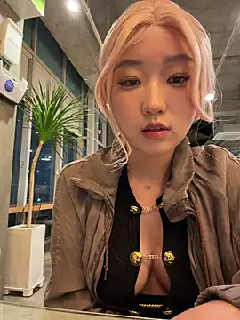 Snapshot of winter11 chatting on October 15, 2025, 9:31 am winter11 online show from October 15, 2025, 9:31 am