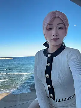 Snapshot of winter11 chatting on November 10, 2025, 6:34 am winter11 online show from November 10, 2025, 6:34 am