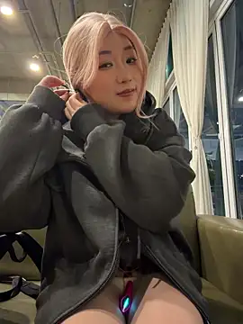 Snapshot of winter11 chatting on November 29, 2025, 9:01 am winter11 online show from November 29, 2025, 9:01 am