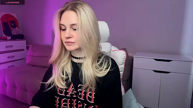 Sofia Kenwood online show from February 20, 2026, 6:26 am