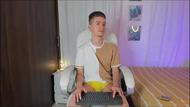 ThiagooJames online show from September 21, 2025, 12:34 am