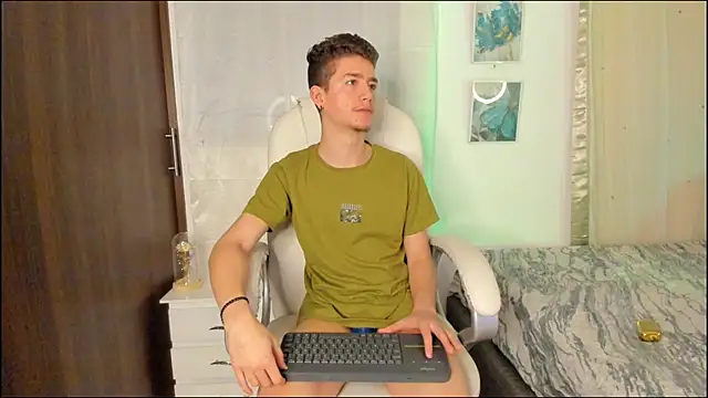 ThiagooJames online show from October 10, 2025, 3:05 am