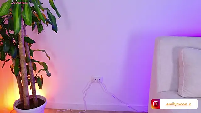 Snapshot of onlyemily_ chatting on March 16, 2026, 1:22 am onlyemily online show from March 16, 2026, 1:22 am