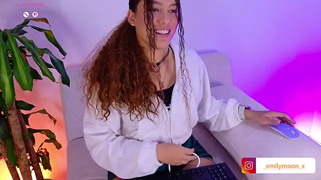 Snapshot of onlyemily_ chatting on March 17, 2026, 1:32 am onlyemily online show from March 17, 2026, 1:32 am