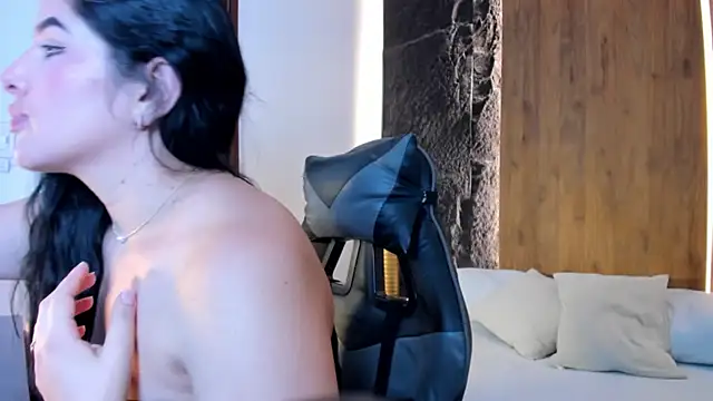 Snapshot of evelin_lopezz chatting on October 18, 2025, 2:14 am evelin lopezz online show from October 18, 2025, 2:14 am