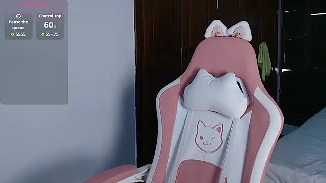 Snapshot of Aleecandrews chatting on October 1, 2025, 7:20 pm Aleecandrews online show from October 1, 2025, 7:20 pm