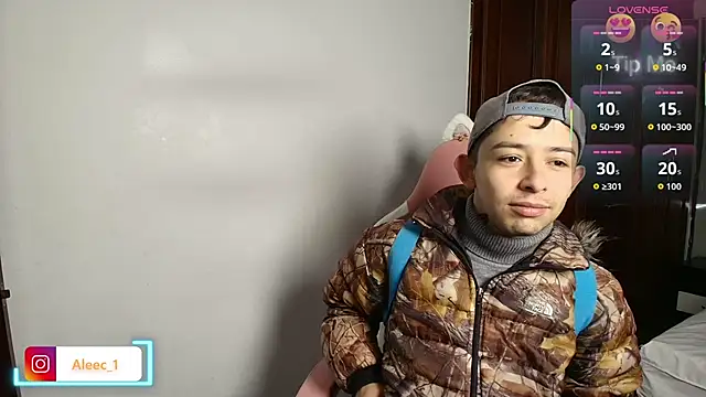 Snapshot of Aleecandrews chatting on October 20, 2025, 7:14 pm Aleecandrews online show from October 20, 2025, 7:14 pm