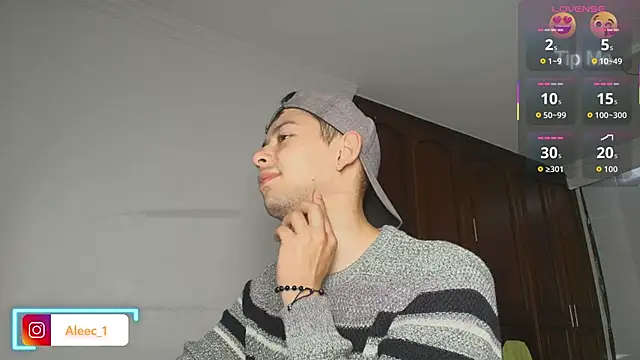 Snapshot of Aleecandrews chatting on October 21, 2025, 7:25 pm Aleecandrews online show from October 21, 2025, 7:25 pm