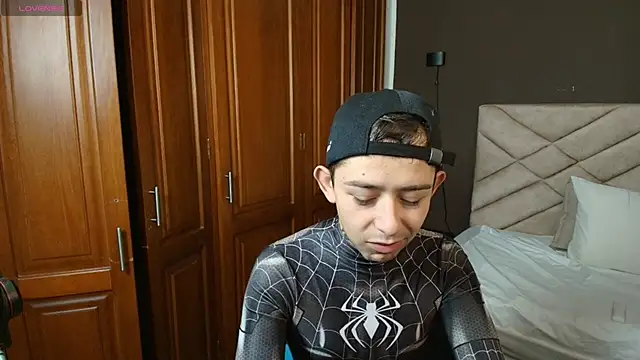 Snapshot of Aleecandrews chatting on October 31, 2025, 7:37 pm Aleecandrews online show from October 31, 2025, 7:37 pm