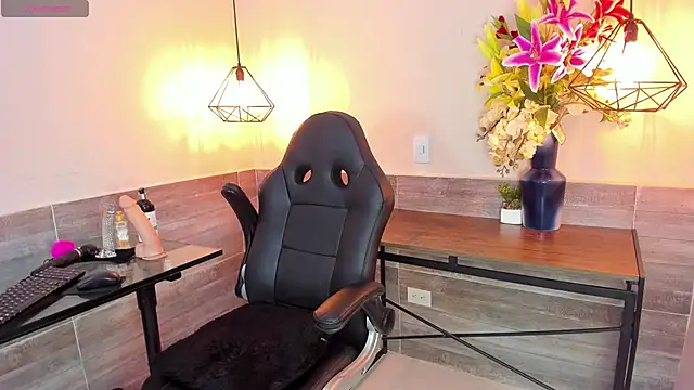 Snapshot of LussieWillow chatting on September 29, 2025, 11:59 am LussieWillow online show from September 29, 2025, 11:59 am