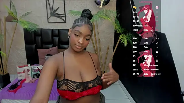 Snapshot of alana_bonny chatting on December 18, 2025, 12:33 pm alana bonny online show from December 18, 2025, 12:33 pm