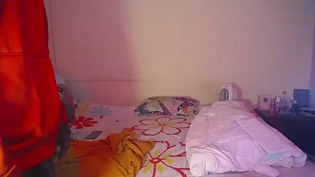 Snapshot of pink_7777 chatting on October 24, 2025, 6:15 pm pink 7777 online show from October 24, 2025, 6:15 pm