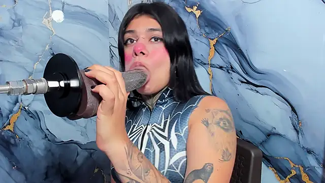 Emily Evo online show from October 1, 2025, 7:42 pm