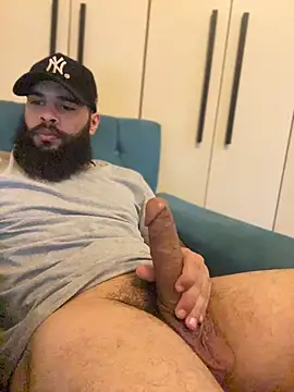 Snapshot of Min-- chatting on December 16, 2025, 9:20 pm Min-- online show from December 16, 2025, 9:20 pm