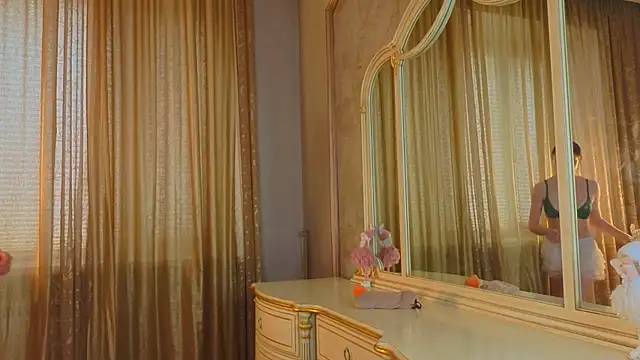 Snapshot of EadlinGillim chatting on November 8, 2025, 5:29 am EadlinGillim online show from November 8, 2025, 5:29 am