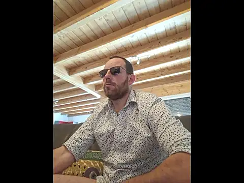 Snapshot of BrunJulienMetis chatting on January 10, 2026, 12:07 pm BrunJulienMetis online show from January 10, 2026, 12:07 pm