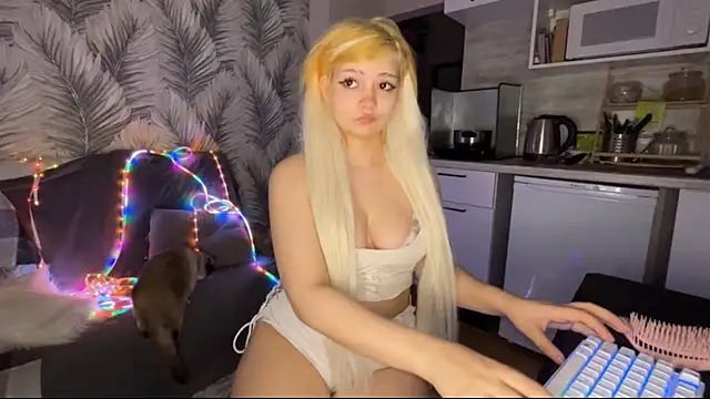 nikoli naw online show from April 16, 2026, 9:39 pm