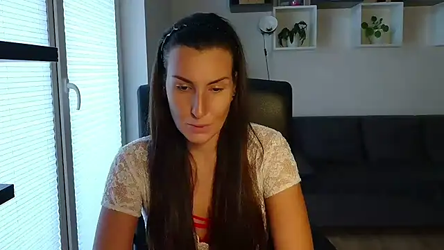 DonnaAmore online show from September 18, 2025, 2:08 pm