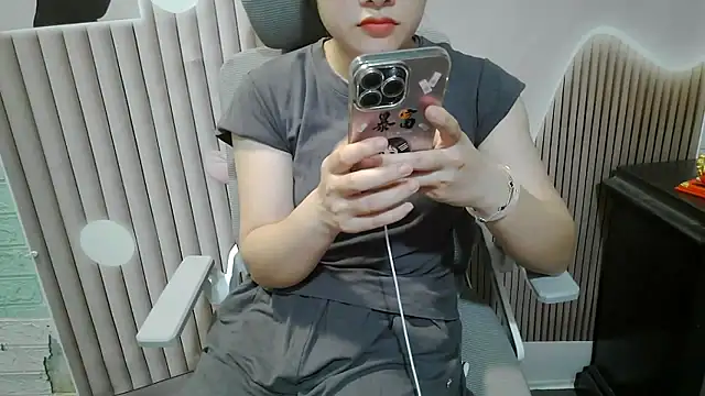 Emachiii online show from September 21, 2025, 12:51 pm