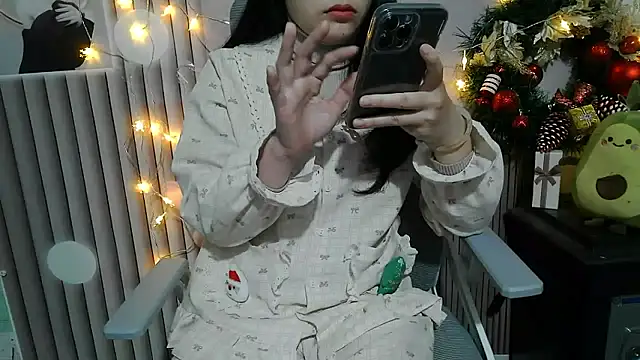 Emachiii online show from December 14, 2025, 1:11 am