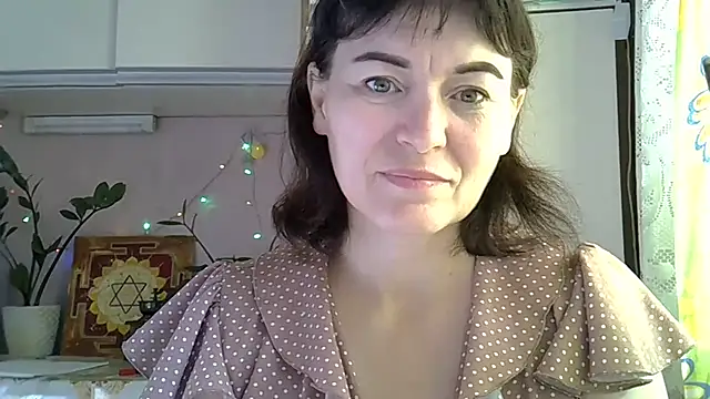 Krystal 82 online show from September 23, 2025, 11:02 am