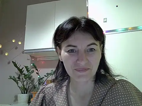 Krystal 82 online show from October 9, 2025, 7:45 pm