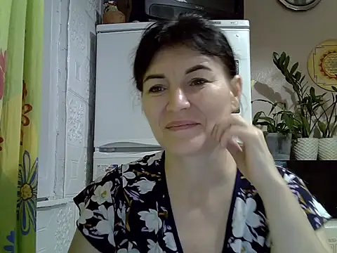 Krystal 82 online show from October 31, 2025, 5:14 pm