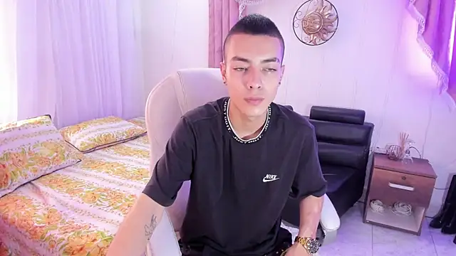 Snapshot of Dereck_Boy8 chatting on October 31, 2025, 8:10 pm Dereck Boy8 online show from October 31, 2025, 8:10 pm