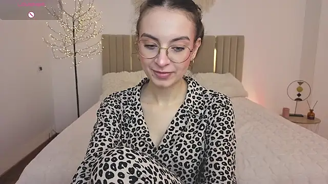 Real cutie1 online show from April 24, 2026, 1:02 pm
