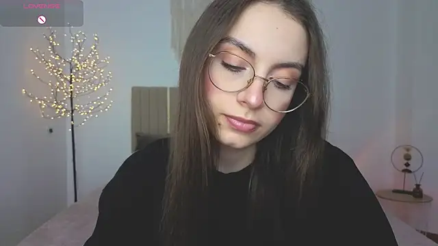 Snapshot of Real_cutie1 chatting on May 8, 2026, 12:54 pm Real cutie1 online show from May 8, 2026, 12:54 pm