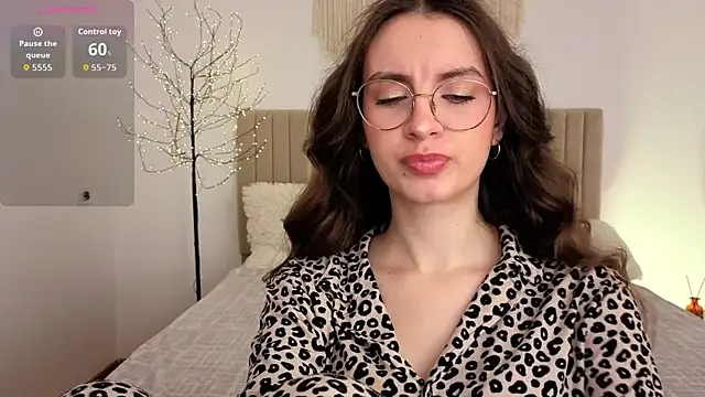 Snapshot of Real_cutie1 chatting on June 9, 2026, 1:01 pm Real cutie1 online show from June 9, 2026, 1:01 pm
