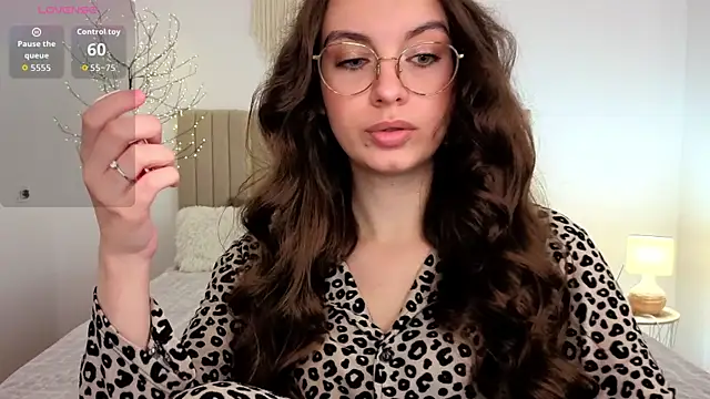 Snapshot of Real_cutie1 chatting on June 19, 2026, 1:04 pm Real cutie1 online show from June 19, 2026, 1:04 pm