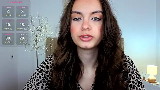 Snapshot of Real_cutie1 chatting on July 4, 2026, 12:44 pm Real cutie1 online show from July 4, 2026, 12:44 pm