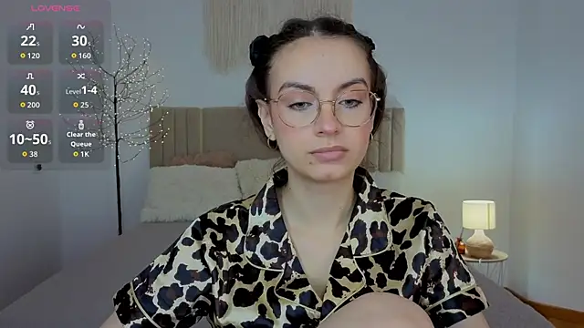 Snapshot of Real_cutie1 chatting on July 15, 2026, 12:43 pm Real cutie1 online show from July 15, 2026, 12:43 pm