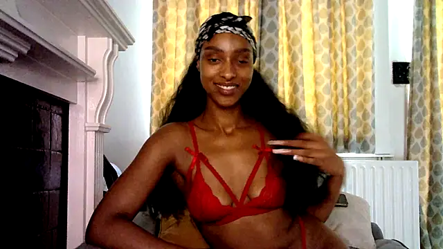Snapshot of Hazel_Dollxx chatting on July 29, 2026, 6:11 am Hazel Dollxx online show from July 29, 2026, 6:11 am