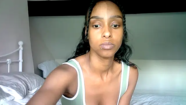 Snapshot of Hazel_Dollxx chatting on August 5, 2026, 12:41 pm Hazel Dollxx online show from August 5, 2026, 12:41 pm