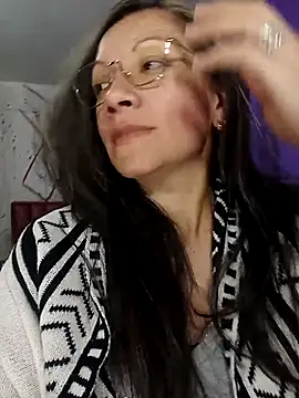 Chriss girl of imaginatio online show from November 9, 2025, 10:19 pm