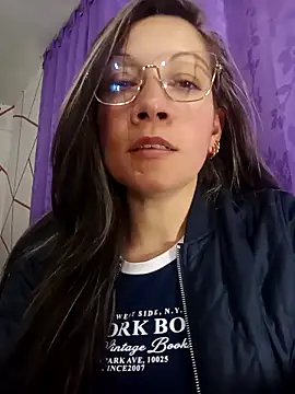 Chriss girl of imaginatio online show from December 2, 2025, 11:11 pm