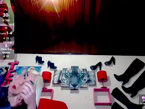 Snapshot of blondehot5v chatting on September 23, 2025, 12:08 pm blondehot5v online show from September 23, 2025, 12:08 pm