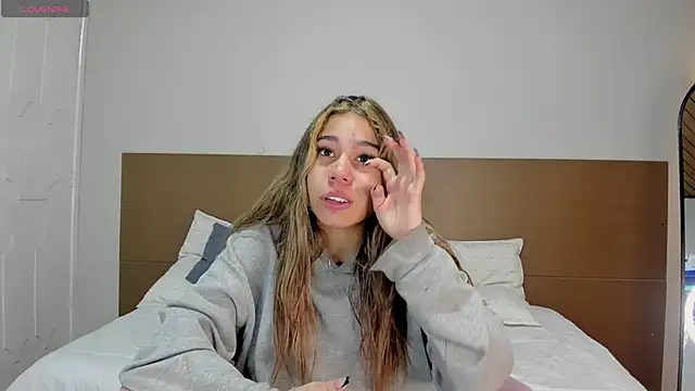 Snapshot of Rachell_criss chatting on May 13, 2026, 3:59 am Rachell criss online show from May 13, 2026, 3:59 am