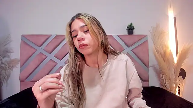 Snapshot of Rachell_criss chatting on June 23, 2026, 4:21 am Rachell criss online show from June 23, 2026, 4:21 am