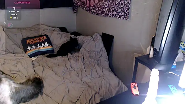 London Ray online show from December 18, 2025, 5:02 am