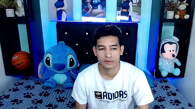 Snapshot of x_oliver_x chatting on September 9, 2025, 1:43 pm x oliver x online show from September 9, 2025, 1:43 pm