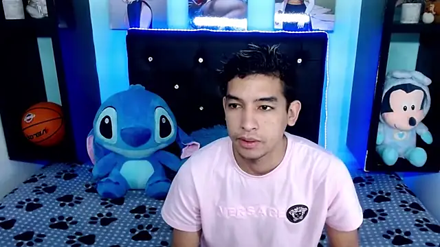 Snapshot of x_oliver_x chatting on September 13, 2025, 4:23 am x oliver x online show from September 13, 2025, 4:23 am